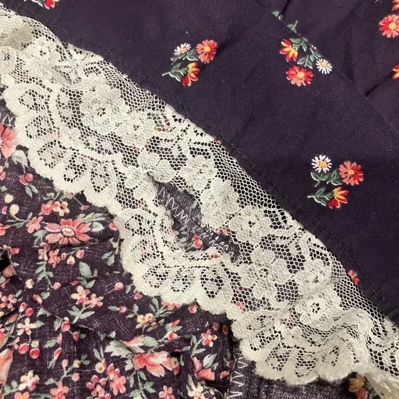 Beautiful Gunne Sax Floral Dress with Red and White Accents - Picture 8 of 9